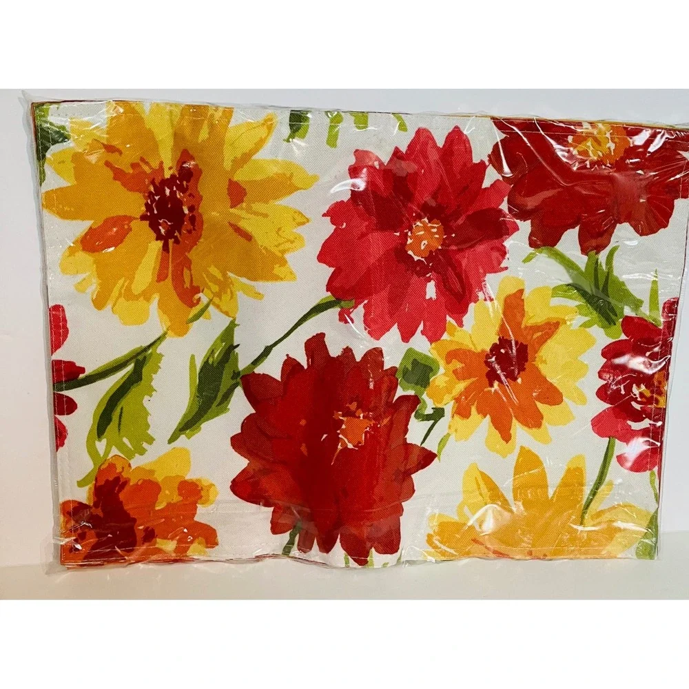 Town & Country Living Placemat's 13x18 Multicolor NEW Floral Summer Dahlia 4pk